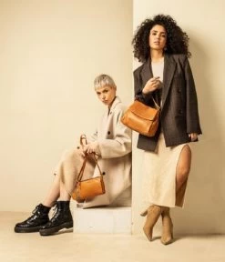 BURKELY Just Jolie Double Zip Crossbody Bag Cinnamon Cognac 11 BURKELY Just Jolie Double Zip Crossbody Bag Cinnamon Cognac -Mode Tas 1000304.84 24 6 600