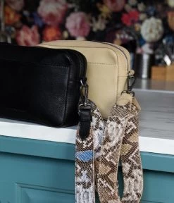 Cowboysbag Crossbody Paige Black/Blue -Mode Tas Cowboysbag 3389 crossbodyPaige blackblue 6 600