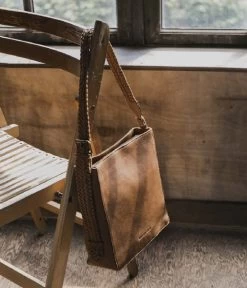 Cowboysbag Bag Foxhill Fawn -Mode Tas cowboysbag 3176 bagsalta schoudertas fawn shoulderbag 521 sfeer 600