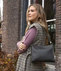 Cowboysbag Bag Knowe Antracite 11 Cowboysbag Bag Knowe Antracite -Mode Tas cowboysbag 3259 Knowe hobo antracite 5 600