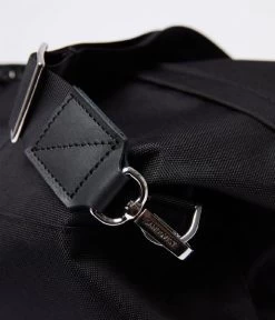 Sandqvist Milton Black With Black Leather -Mode Tas sandqvist milton a98 tas blackblack bag SQA1380 closeup2 600