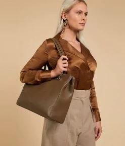 Lorelei Laptop Tote 15.6 Inch Taupe -Mode Tas tlgb lorelei tote model1 600
